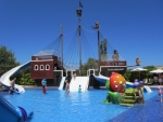 Kinderpool mit Piratenschiff