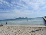 Der Strand vorm Hotel Viva mit langem Steg