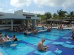 Große Poolbar