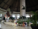Lobby mit markanter Säule