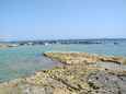 Felsen am Strand und im Meer