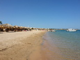 Langer, schöner Sandstrand bei Ebbe