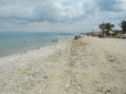 Strand mit Steinchen