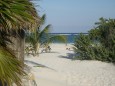 Strand mit wenigen Badegästen