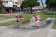 Wasserspiele an der Promenade