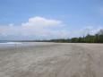 Strand nur von ein paar Spaziergängern besucht