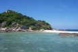 Koh Nangyuan mit Bungalows in den Hügeln