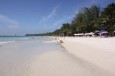 Langer Sandstrand am White Beach auf Boracay