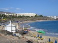 Playa Blanca - Lanzarote schöner Sandstrand mit ausreichend Liegestühle