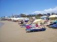 Griechenland´s Urlauber am Strand von Kreta