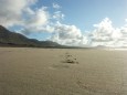 Panoramablick über den Famara Strand auf Lanzarote