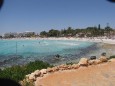 glaskarles Wasser an einer atemberaubenden Bucht, Nissi Beach auf Zypern, Hotel Asteria Beach