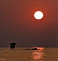 Paraglider im Sonnenuntergang am Vrachos Beach