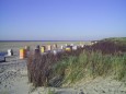 Strandkörbe hinter den Dünen auf Borkum