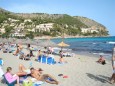 typische Strandszene an der Playa de Canymel Mallorca