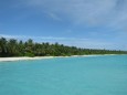 Traumstrand auf den Malediven, glasklares Wasser und sehr weitläufiger Strand Nalaguraidhoo