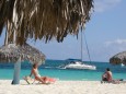 Playa Esmeralda - Puerto Padre Katamaeranfahrten verschönern den Tag am Strand