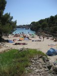 Spanisches Flair durch kleinste spanische Bucht Cala Serena in Cala d Or