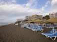 Großer Ortsstrand von Torremolinos mit sehr vielen Strandbars und Restaurants