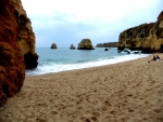 Zerklüftete Felsen an Portugals Küste